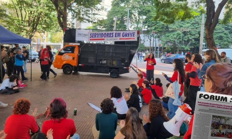Sob pressão do movimento, Cruesp altera proposta salarial para 3,92%. Índice ainda é abaixo do IPCA